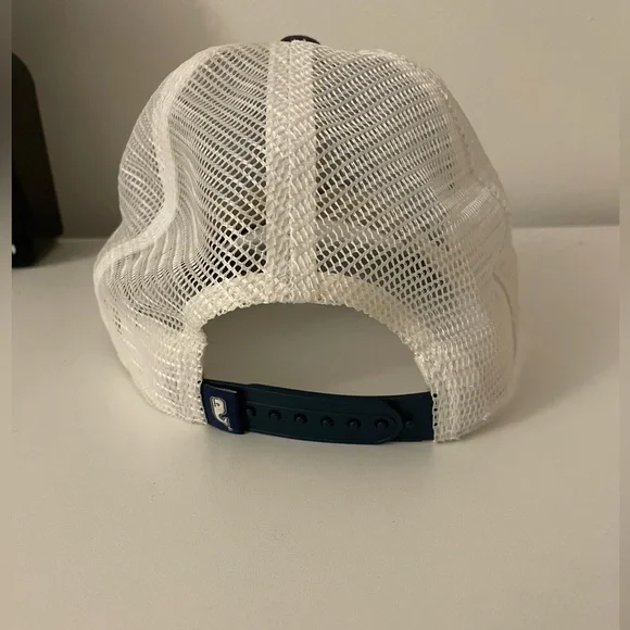 Vineyard Vines 2018 Kentucky Derby Hat. - Picture 3 of 3
